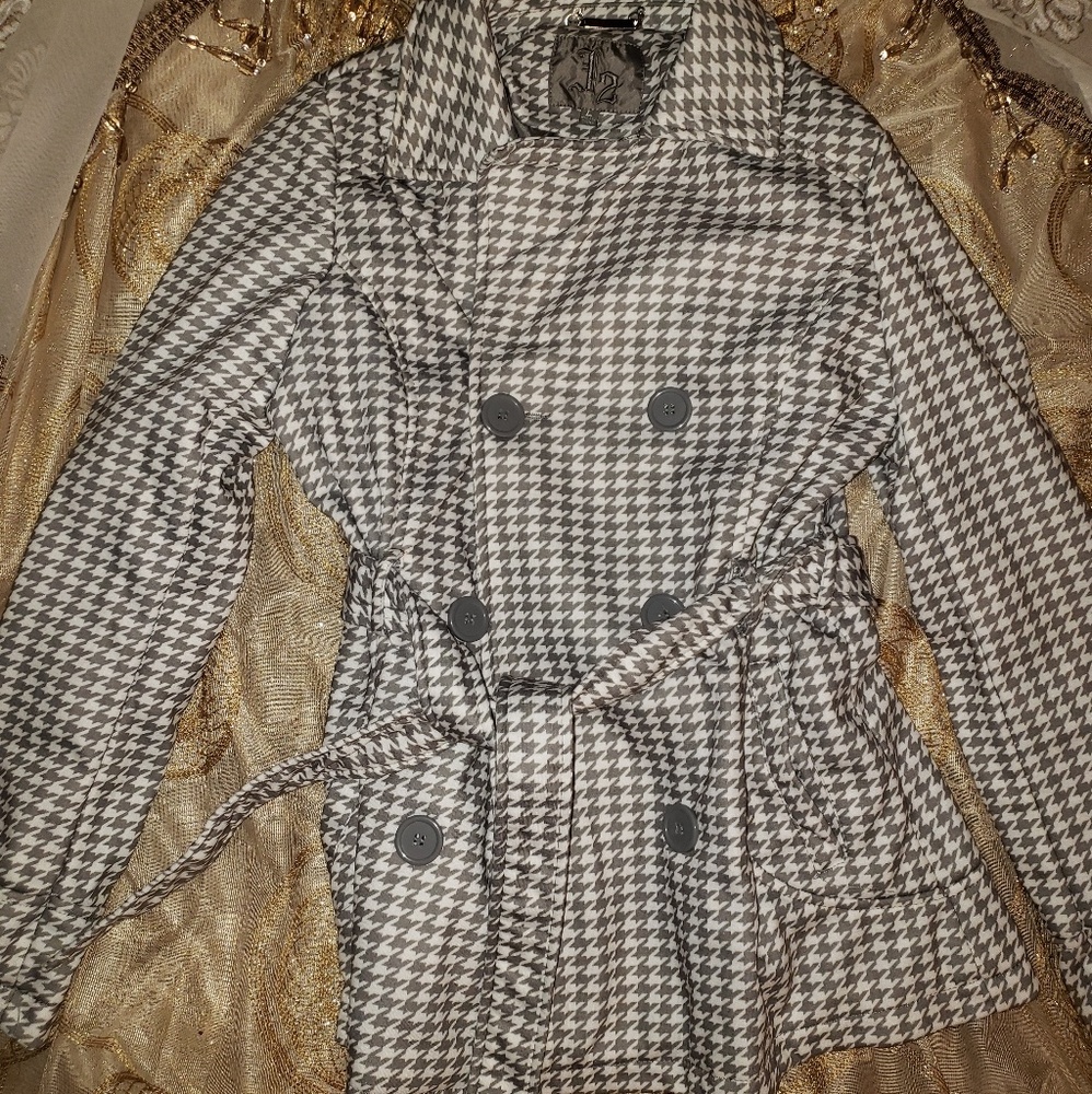 Gray and White houndstooth jacket